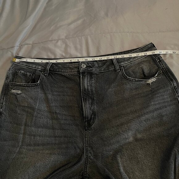 American Eagle Size 20 Long Highest Rise Mom Black Jeans with Distressing - Picture 7 of 9